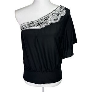 White House Black Market Black Silver Embroidered Silk One-Shoulder Size 8